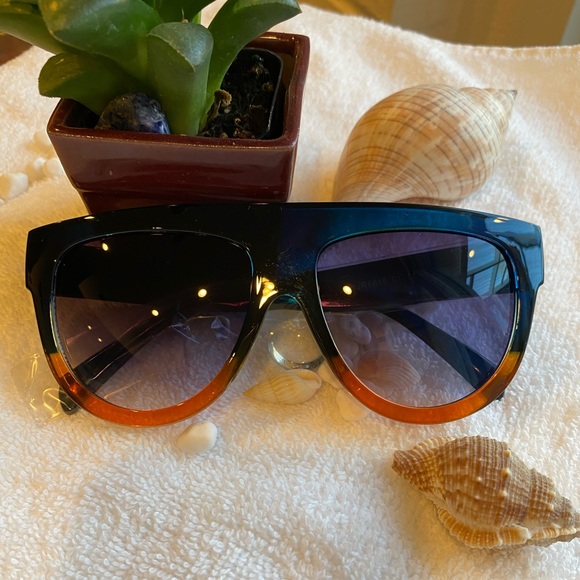 Accessories - Blue & Gold Oversized Sunnies 😎